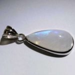 npdms03-moonstone-pendant-(tear-drop-shape)-1523522685659.jpg